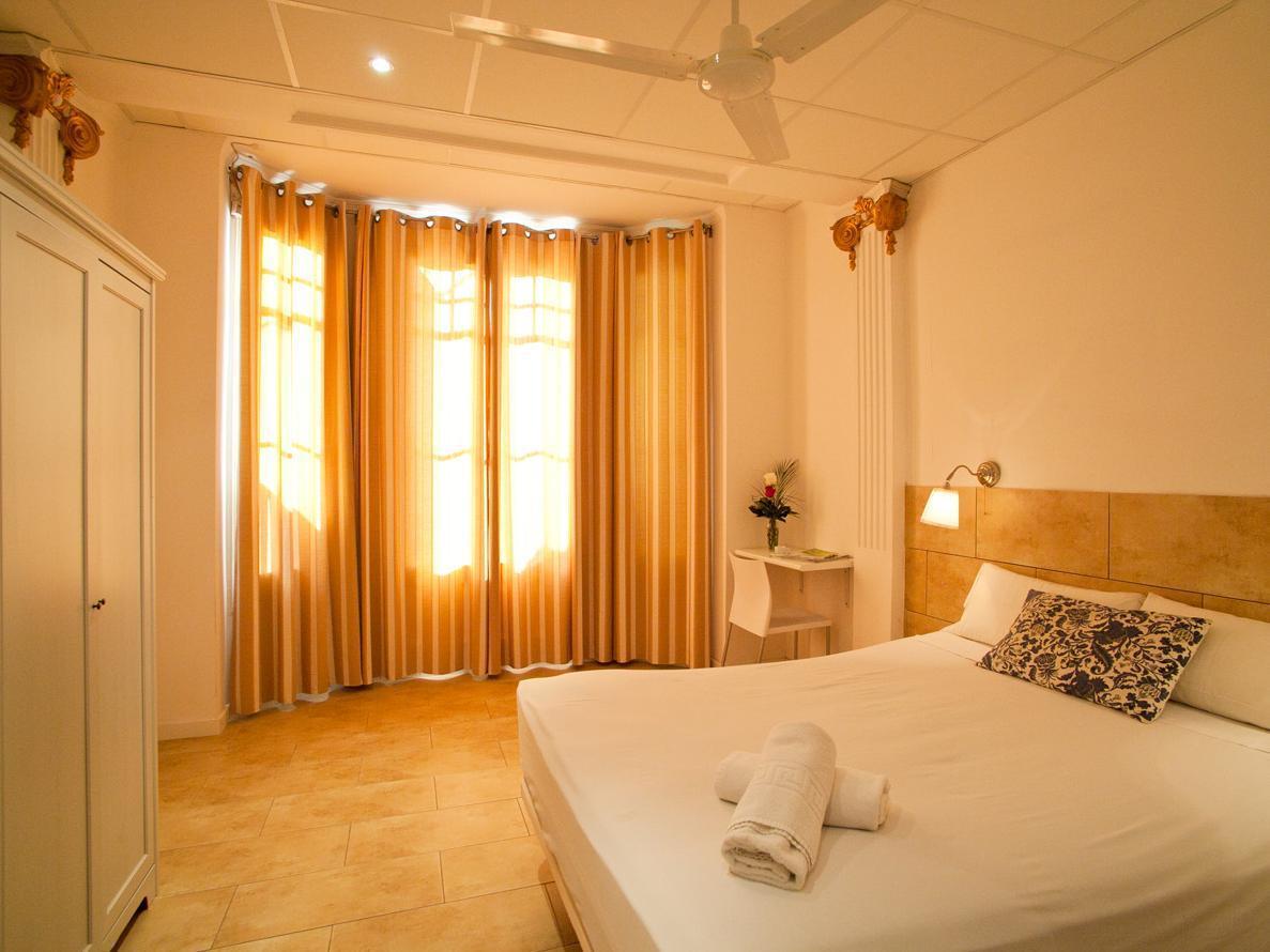 ברצלונה Hostal Martinval מראה חיצוני תמונה
