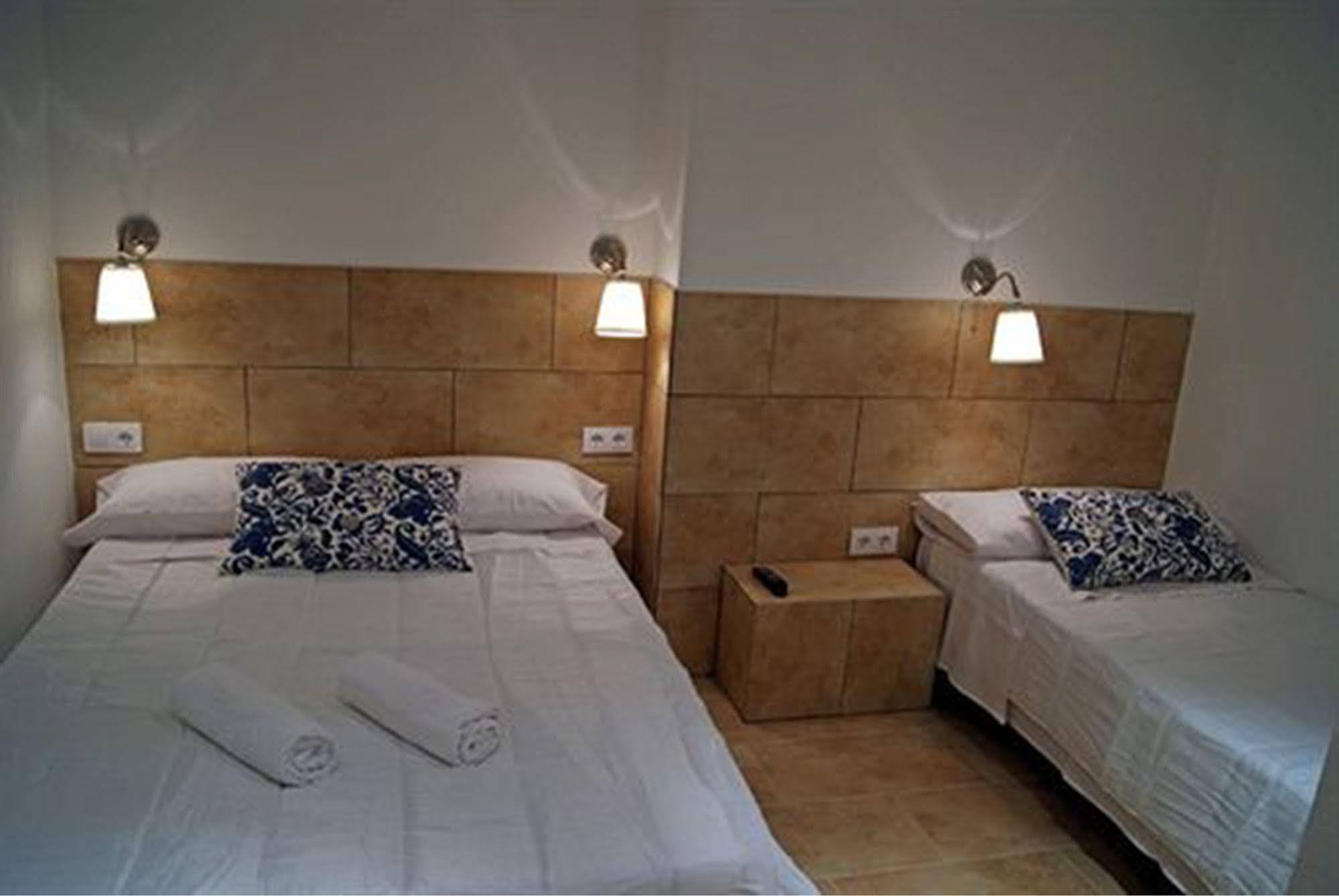 ברצלונה Hostal Martinval מראה חיצוני תמונה