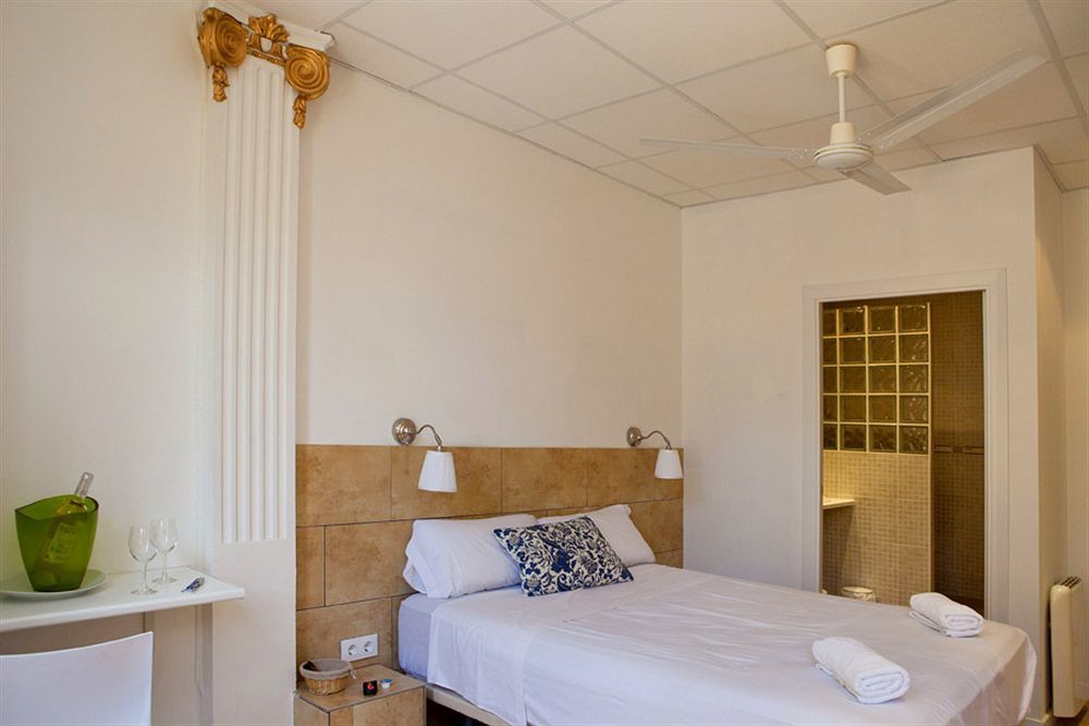 ברצלונה Hostal Martinval מראה חיצוני תמונה